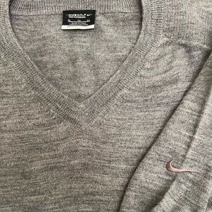 Nike Golf Tour Performance Gray V-Neck Sweater Merino Wool